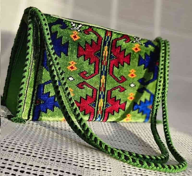 کیف دستی گلیمی ترکمنی با الگو های هندسی و بیان بصری متمایز